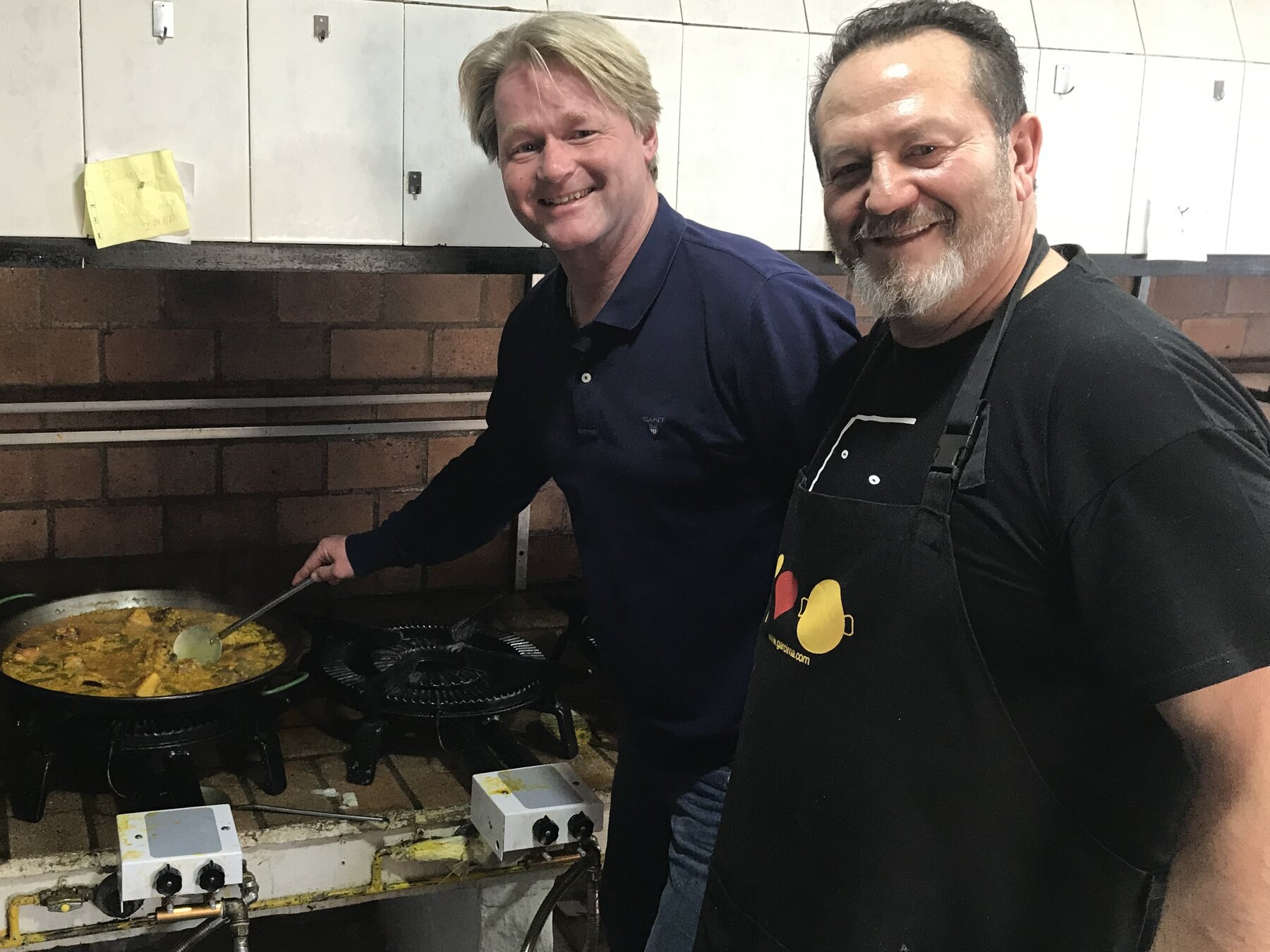 Hugo cocina junto a Raúl Magraner