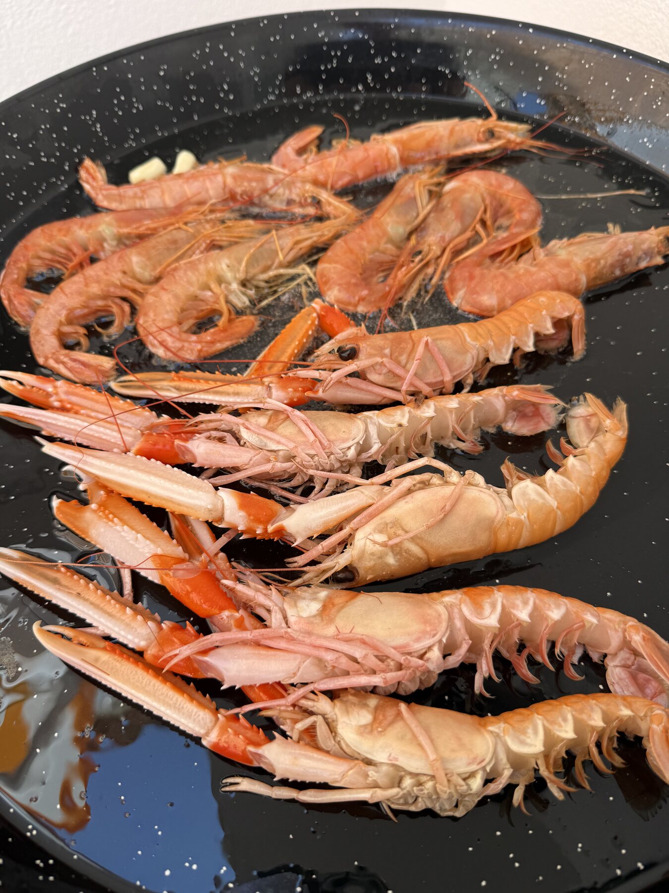 Langostinos en el aceite caliente